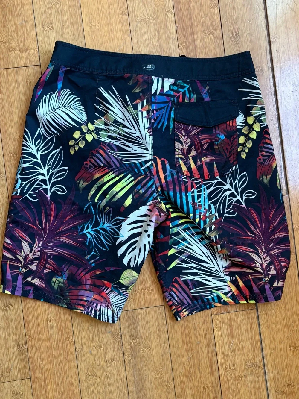 Black Tropical O’Neill Board Shorts - Men’s 33